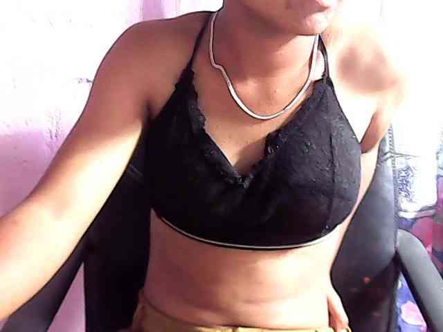 Nadia-001 webcam
