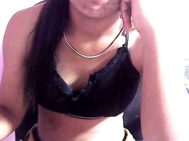 Nadia-001 webcam