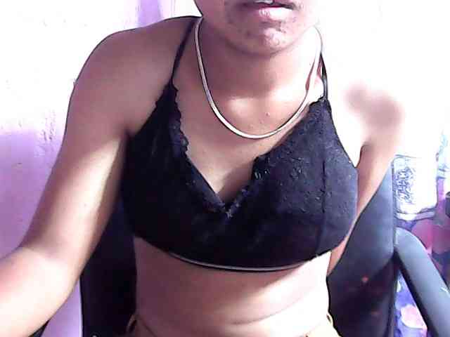 Nadia-001 webcam