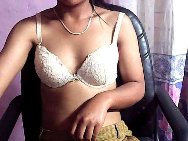 Nadia-001 webcam