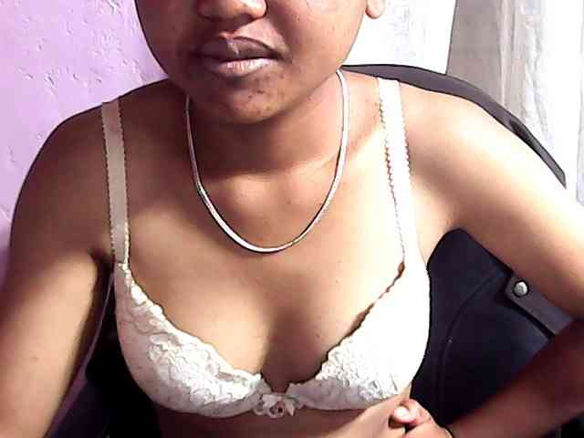 Nadia-001 webcam