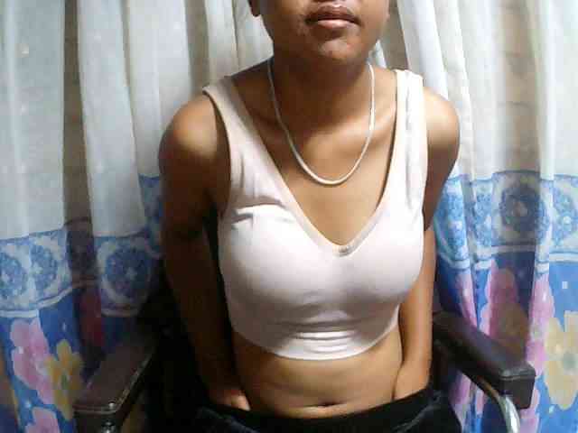 Nadia-001 webcam