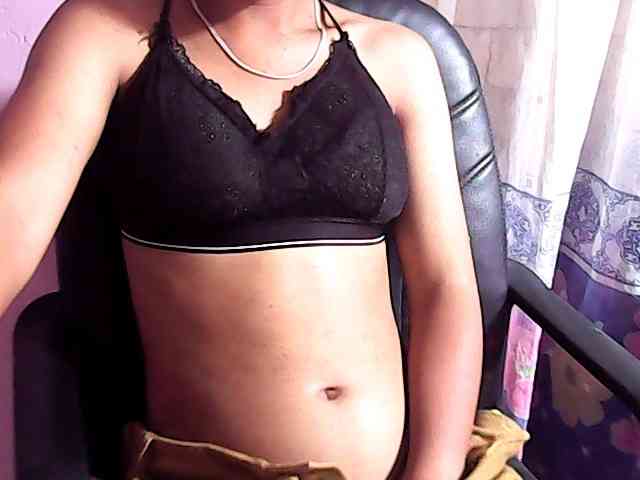 Nadia-001 webcam
