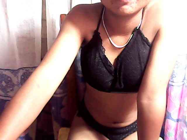 Nadia-001 webcam