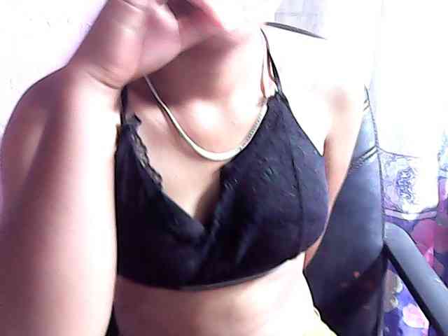 Nadia-001 webcam