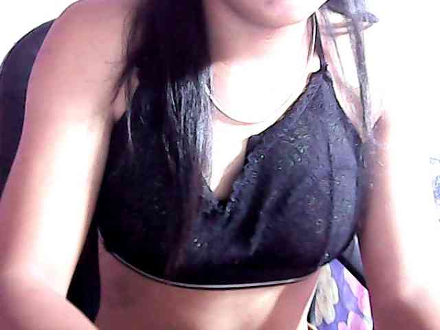 Nadia-001 webcam
