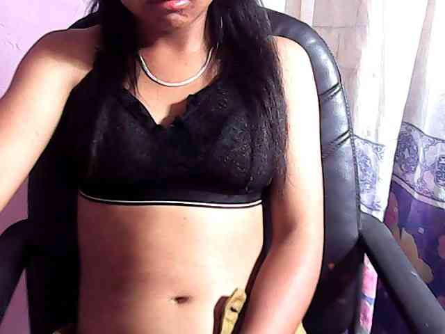 Nadia-001 webcam