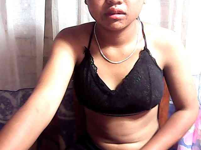 Nadia-001 webcam