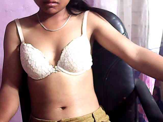 Nadia-001 webcam