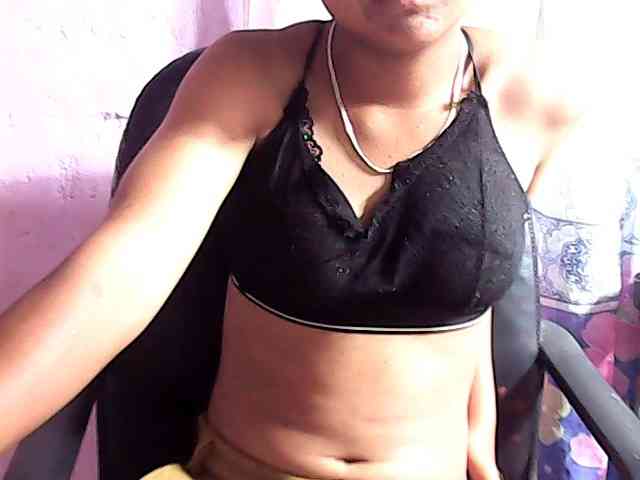 Nadia-001 webcam