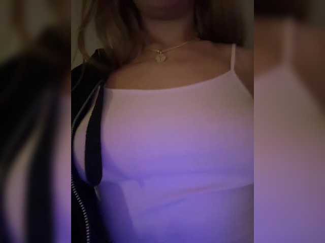 MelodyFox live cam on BongaCams