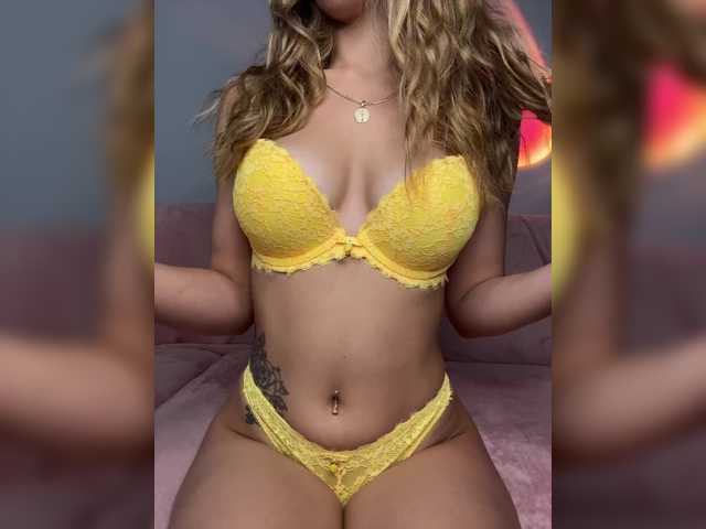 MelodyFox live cam on BongaCams