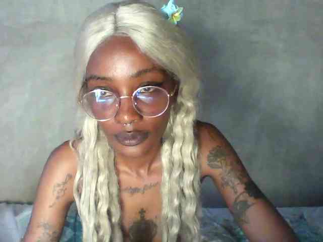 Model: Veegee