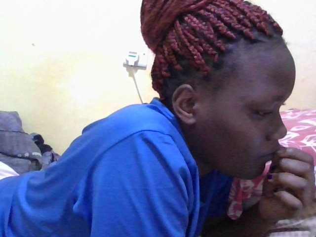 le modèle ebony-vannilah est en webcam porno dans un show sur le site bongacams, il possède les tags suivants: Ebony,Redhead,Shaved