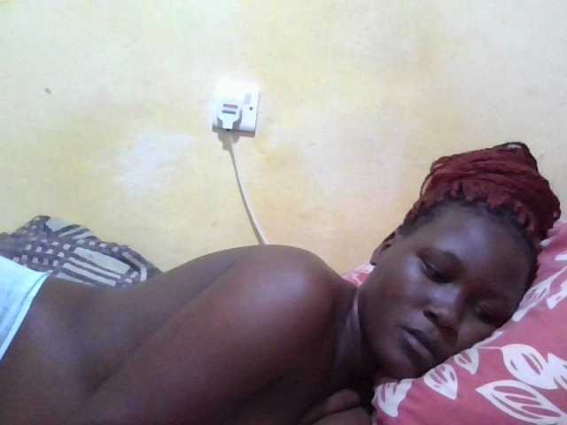 le modèle ebony-vannilah est en webcam porno dans un show sur le site bongacams, il possède les tags suivants: Ebony,Redhead,Shaved