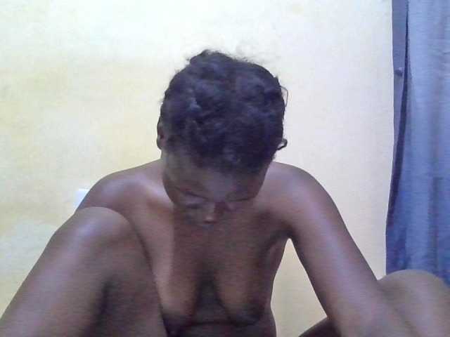 ebony-vannilah live cam on BongaCams