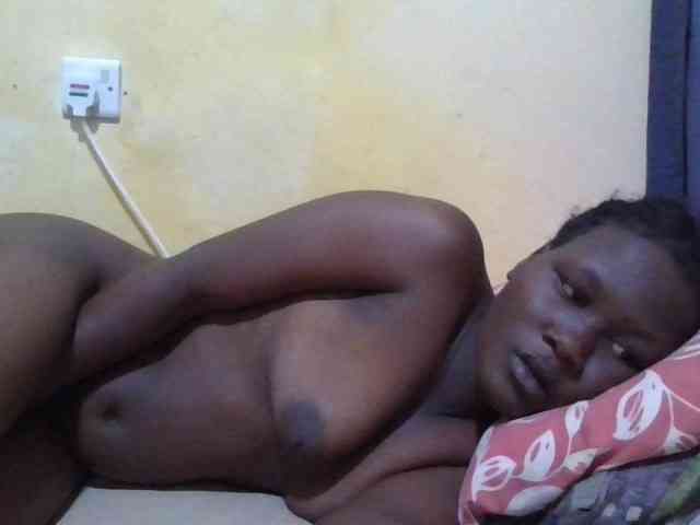 Model: ebony-vannilah