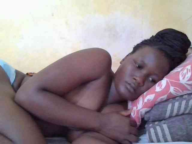 Model: ebony-vannilah