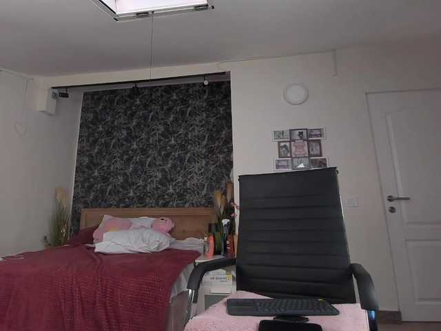 ZuriSaint live cam on BongaCams