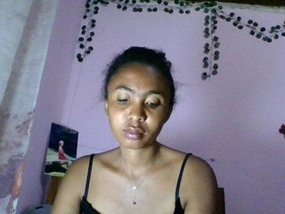 KeziahFayah's Live Webcam