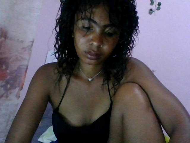 KeziahFayah live cam preview