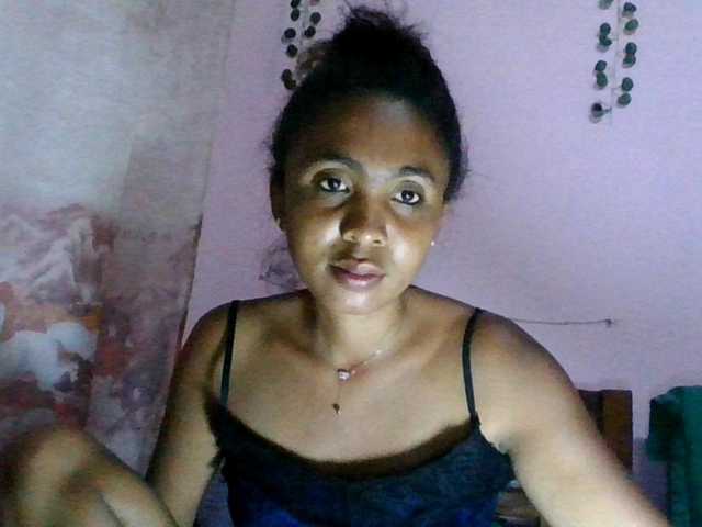 KeziahFayah live cam preview