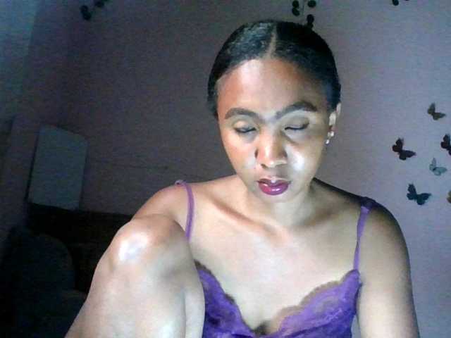 KeziahFayah live cam preview