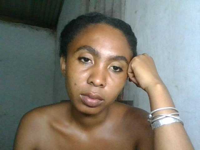 le modèle EvahMorgane est en webcam porno dans un show sur le site bongacams, il possède les tags suivants: Ebony,Brunette,Shaved