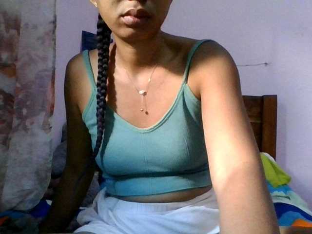 KeziahFayah vous attend pour discuter, flirter et plus sur bongacams