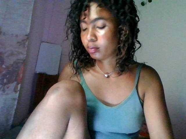 KeziahFayah live cam preview