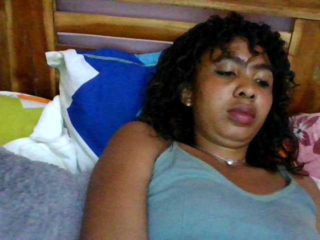 KeziahFayah live cam preview
