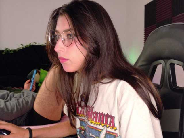 le modèle Conor-Taylor-Off est en webcam porno dans un show sur le site bongacams, il possède les tags suivants: Latino/Hispanic,Brunette,Shaved
