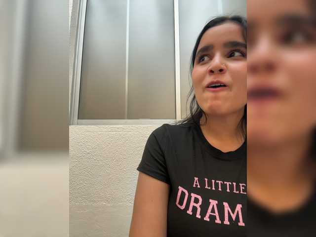 Chat with MiiaaCarter live cam