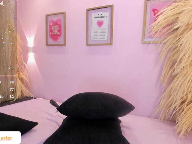 MiiaaCarter live webcam show