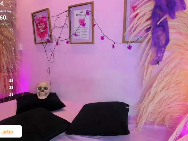 MiiaaCarter live cam preview