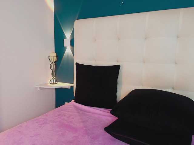 MiiaaCarter's BongaCams show and profile