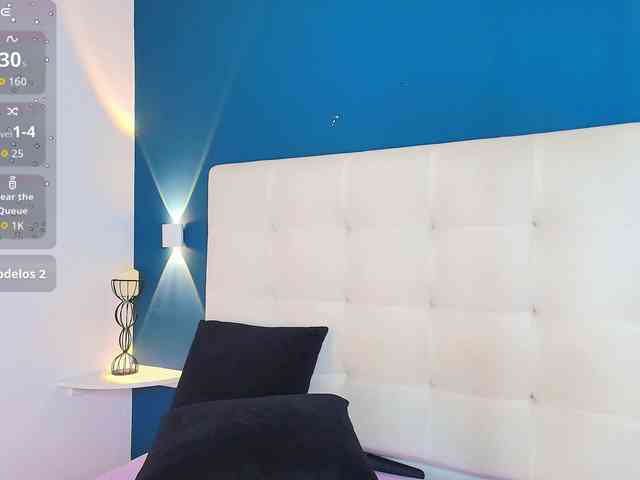 MiiaaCarter webcam