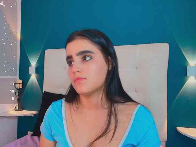 MiiaaCarter webcam