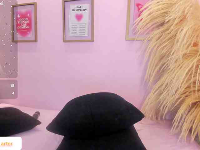MiiaaCarter webcam