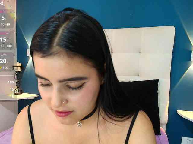 MiiaaCarter webcam