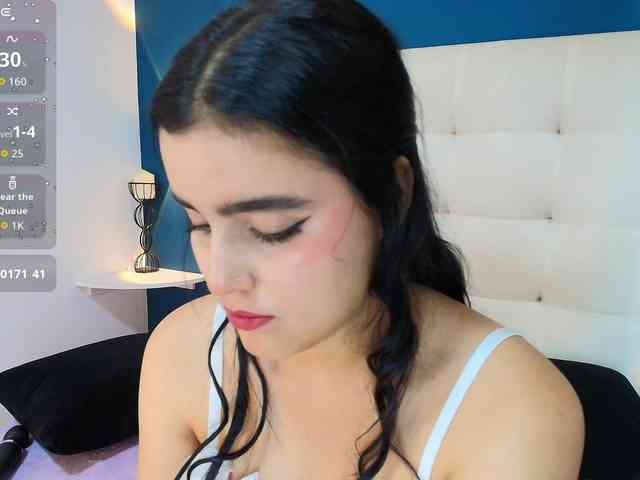MiiaaCarter webcam