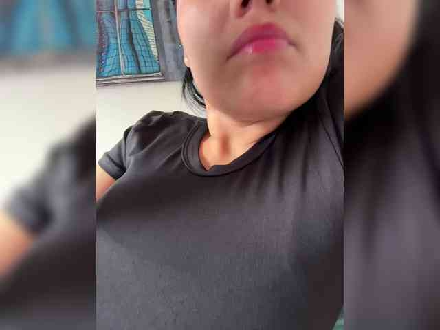 MiiaaCarter webcam
