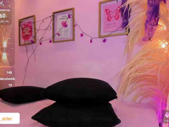 MiiaaCarter webcam