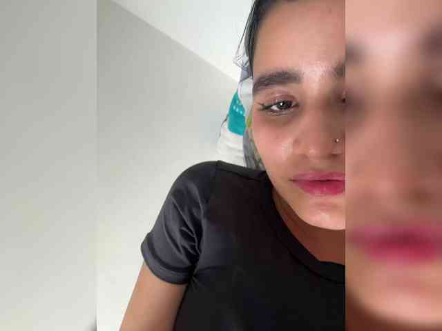 MiiaaCarter webcam