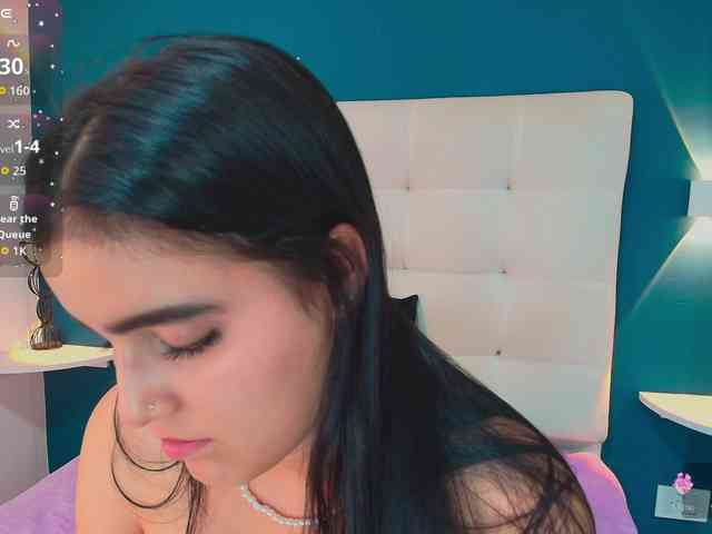 MiiaaCarter webcam