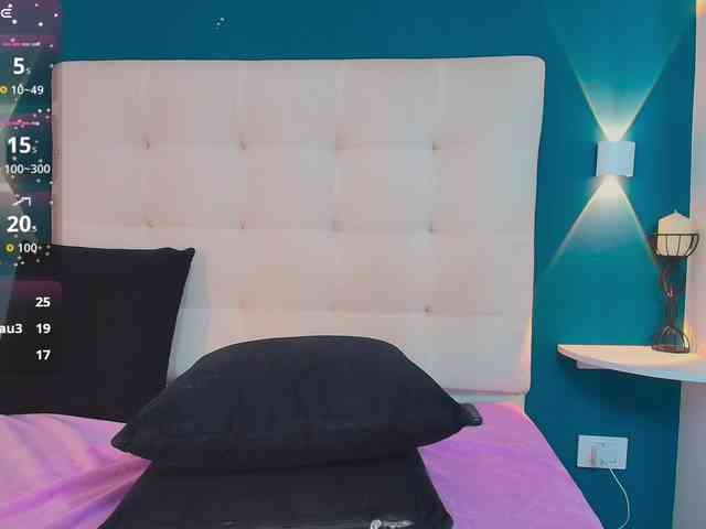 MiiaaCarter webcam