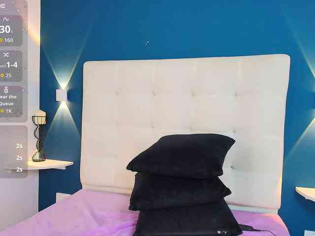 MiiaaCarter webcam