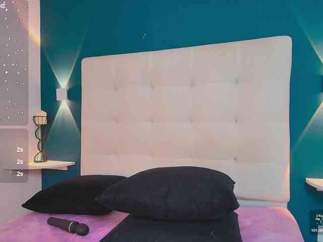 MiiaaCarter webcam