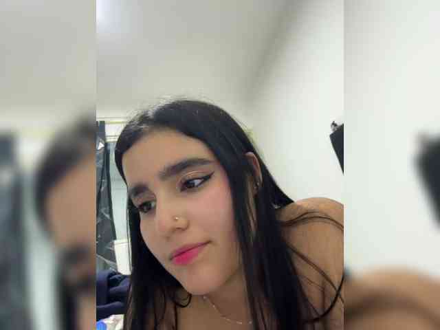 MiiaaCarter webcam