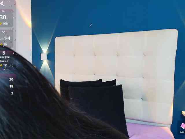MiiaaCarter webcam